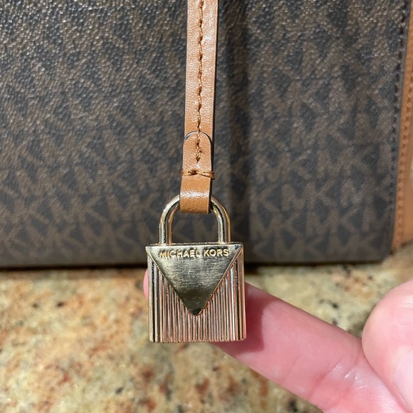 This bag has been used three times excellent condition - Picture 4 of 13